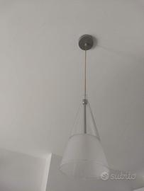 Lampada a sospensione a forma di cono in vetro