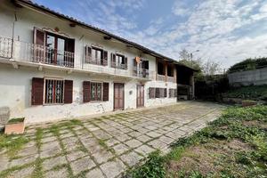 CASA SEMINDIPENDENTE A ALBUGNANO