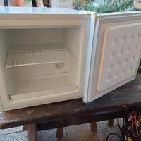 Piccolo frigo volt 220 funzionante 