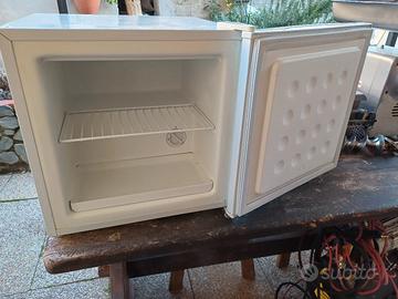 Piccolo frigo volt 220 funzionante 