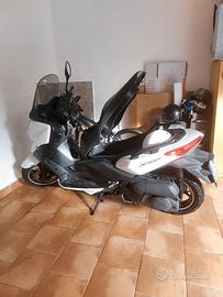 XMax 250