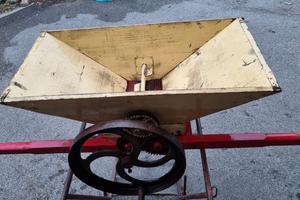 Macchina pigiatrice uva