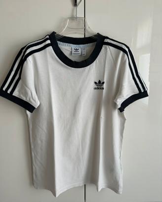 Maglietta a maniche corte adidas