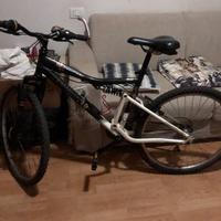 Bici MTB doppio ammortizzatore
