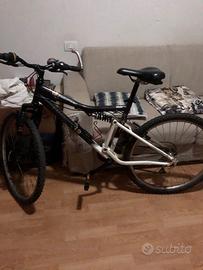 Bici MTB doppio ammortizzatore