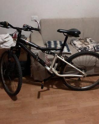 Bici MTB doppio ammortizzatore