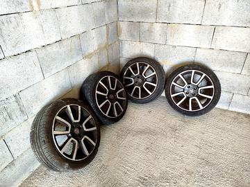 gomme e cerchi versione Abarth 17 pollici 