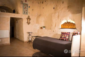 Casa grotta tipica dei sassi di Matera in centro