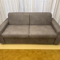 Coppia divani di cui uno letto