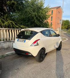 Lancia y