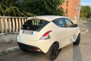 Lancia y