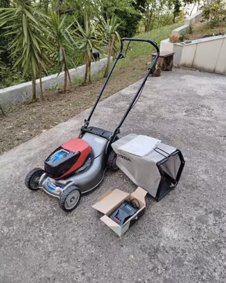 Tagliaerba a batteria Honda HRG 416 XB