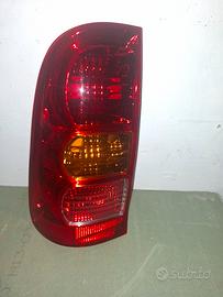 fanale posteriore  sinistro toyota hilux 