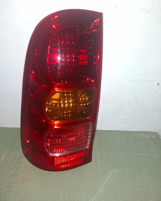 fanale posteriore  sinistro toyota hilux 