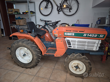 Trattore kubota con accessori