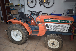 Trattore kubota con accessori
