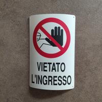 Cartello rigido "vietato l'ingresso"