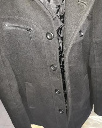 Cappotto uomo nero taglio elegante ma giovanile