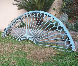 Arco in ferro Sopra porta o Portone.