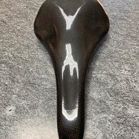 Sella carbonio scafo titanio