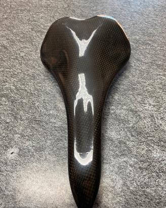 Sella carbonio scafo titanio