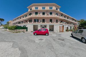 3 LOCALI A POZZUOLI