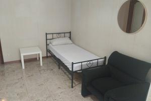 Ampia stanza vicino stazione e minerva