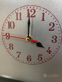 Orologio in alluminio e legno il Rosso