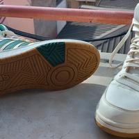 scarpe adidas alte , bianche strisce  verdi 