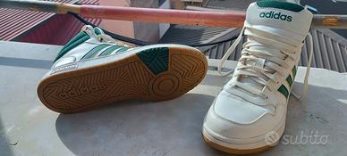 scarpe adidas alte , bianche strisce  verdi 