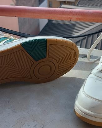 scarpe adidas alte , bianche strisce  verdi 