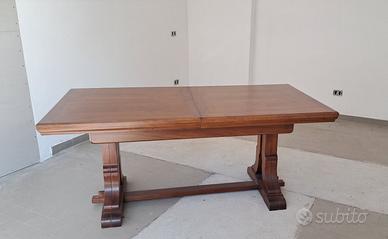 Tavolo in legno massello allungabile