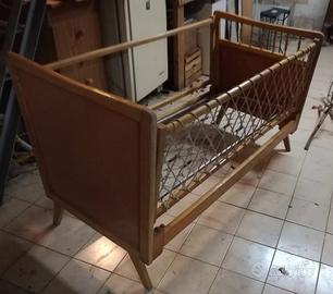 Lettino vintage anni 60-70 in legno massello noce