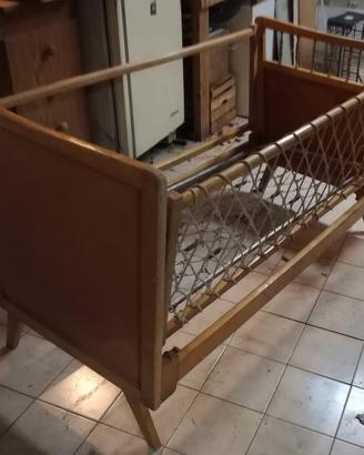 Lettino vintage anni 60-70 in legno massello noce