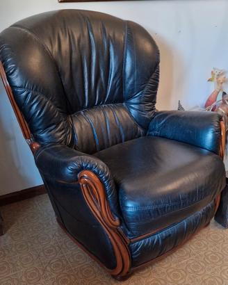 Poltrone in pelle nera e legno