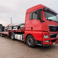 Man con semirimorchio carrellone