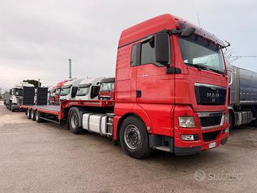 Man con semirimorchio carrellone