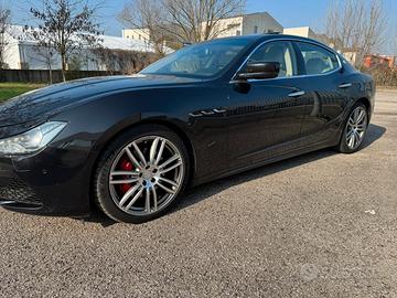 Maserati ghibli benzina q4