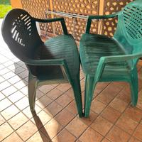 Panchine da giardino in plastica.