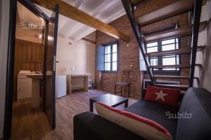 Palazzina di pregio tre piani P.zza Castello