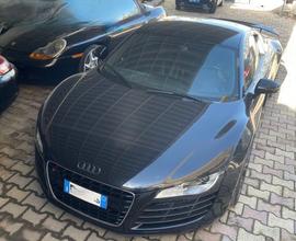 AUDI R8 allest v10 versione nera tagliandi_permute