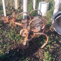 trattore con attrezzi 