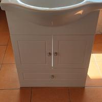 lavabo per bagno con miscelatore acqua 