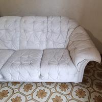 Divano e poltrone in pelle bianca