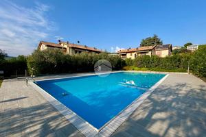 VILLA A SCHIERA D'ANGOLO A BARDOLINO