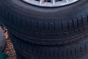 4 pneumatici completi di cerchio 185/65R15 