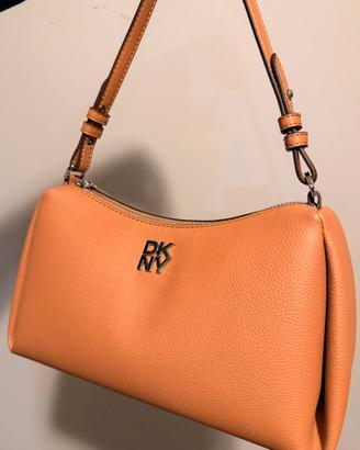 Borsetta DKNY - Bella e capiente