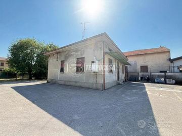 Villa singola da ristrutturare con ampio giardino