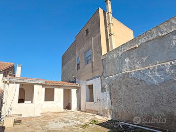 Casa indipendente con ampio cortile