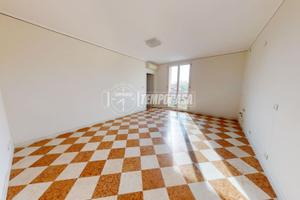 Rif: A004 -Appartamento al secondo piano con ascen